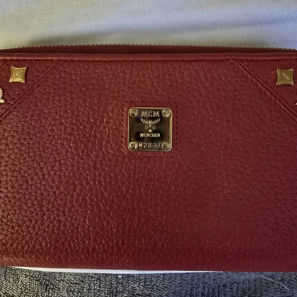 MCM Red Leather Zip-Around Wallet | Gold Hardware | Vintage Authentic - Picture 2 of 14